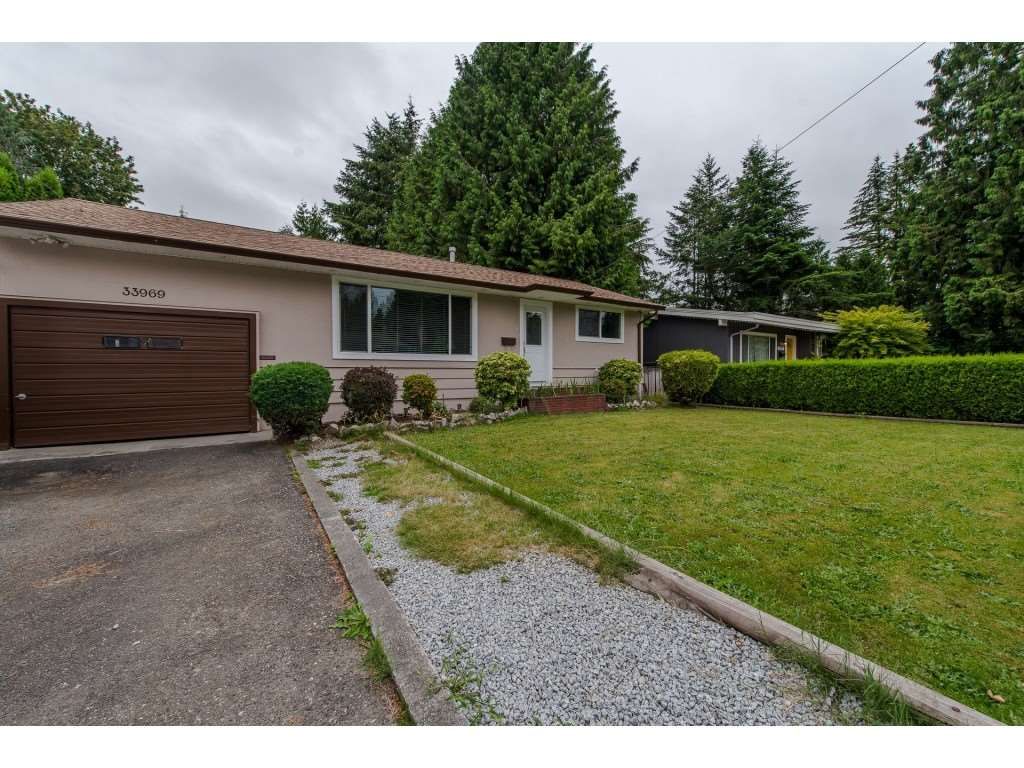 Main Photo: 33969 VICTORY Boulevard in Abbotsford: Central Abbotsford House for sale : MLS®# R2344852
