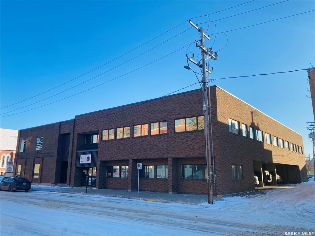 Main Photo: 25 11th Street East in Prince Albert: Midtown Commercial for sale : MLS®# SK941934