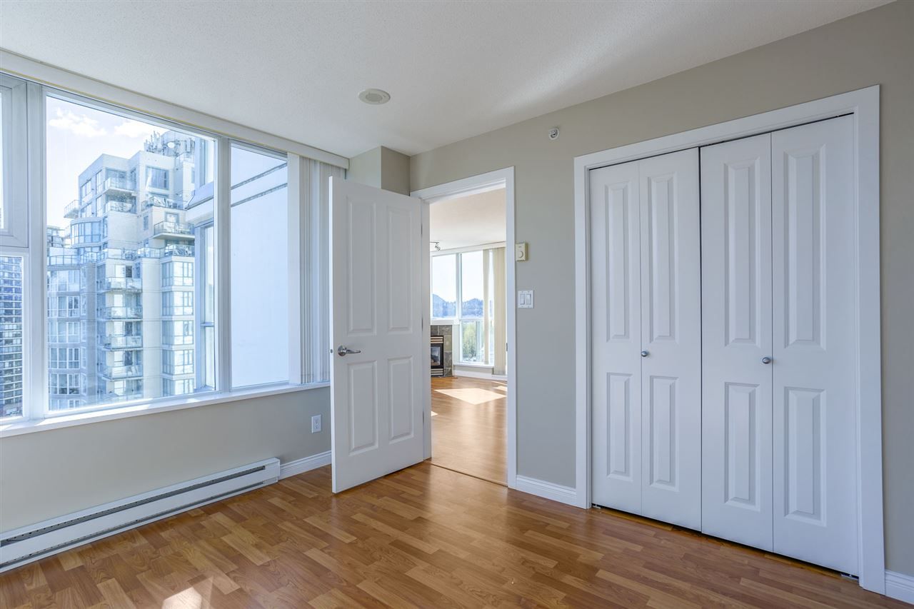 Photo 14: Photos: 1303 235 GUILDFORD Way in Port Moody: North Shore Pt Moody Condo for sale in "THE SINCLAIR" : MLS®# R2157803