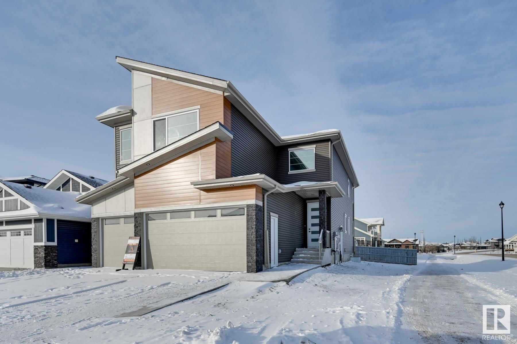 Main Photo: 554 Meadowview Drive: Fort Saskatchewan Attached Home for sale : MLS®# E4365375