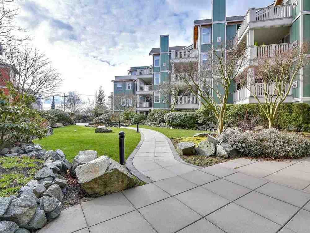 Main Photo: 402 15350 16A AVENUE in South Surrey White Rock: King George Corridor Home for sale ()  : MLS®# R2245062