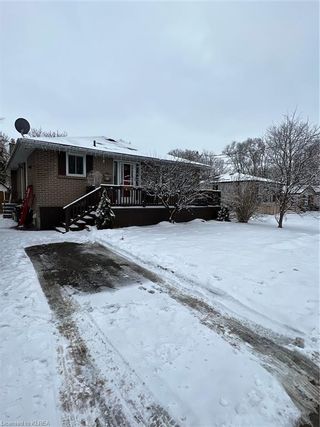 Photo 1: 57 E Colborne Street in Lindsay: Lindsay (Town) Single Family Residence for sale (Kawartha Lakes)  : MLS®# 40369727