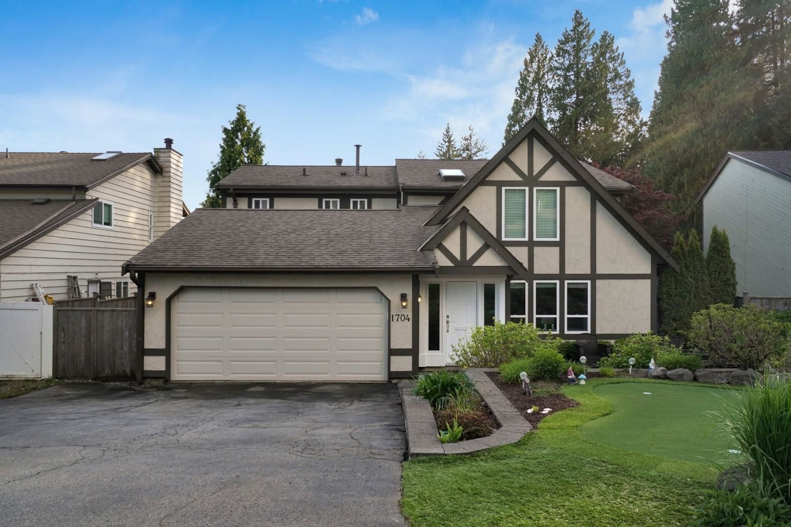 Main Photo: 1704 HEATHER Place in Port Moody: Mountain Meadows House for sale : MLS®# R2691808