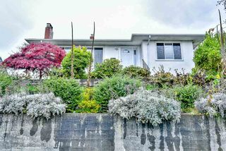 Photo 1: 1501 SIXTH Avenue in New Westminster: West End NW House for sale : MLS®# R2119836