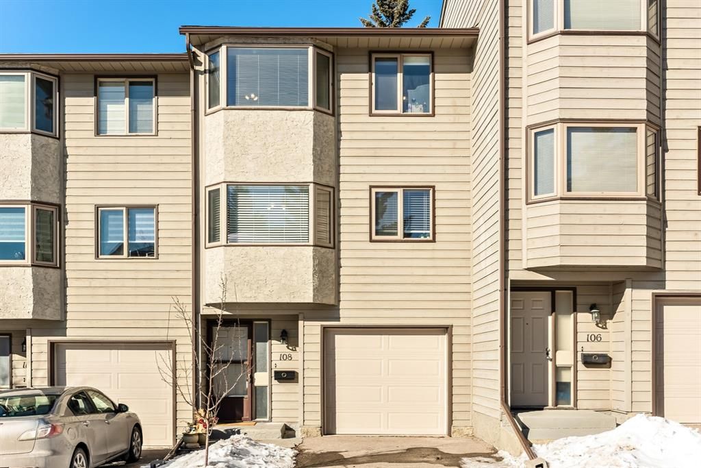 Main Photo: Map location: 108 Glamis Terrace SW in Calgary: Glamorgan Row/Townhouse for sale : MLS®# A1070053