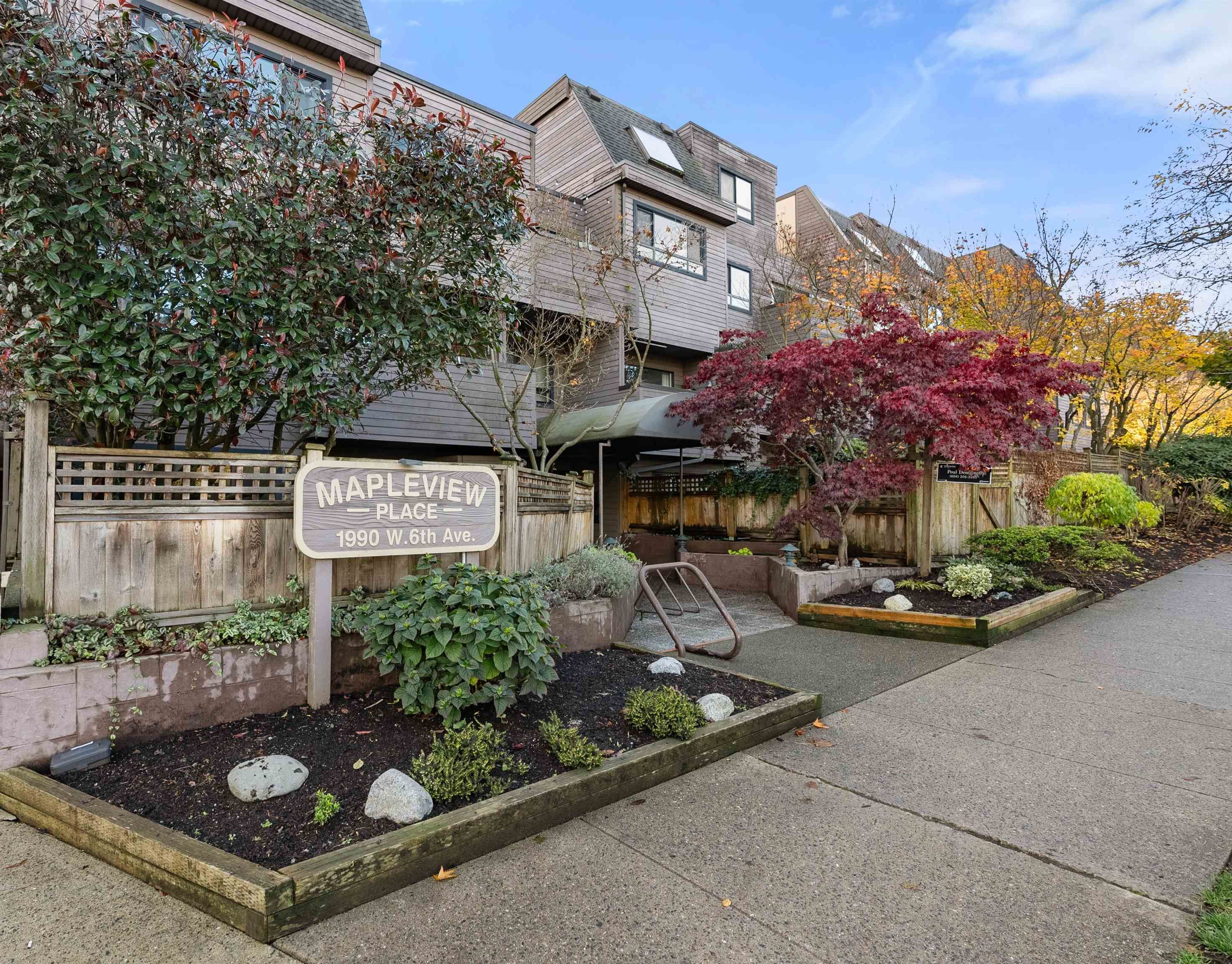 Main Photo: 307 1990 W 6TH Avenue in Vancouver: Kitsilano Condo for sale in "MAPLEVIEW PLACE" (Vancouver West)  : MLS®# R2830878