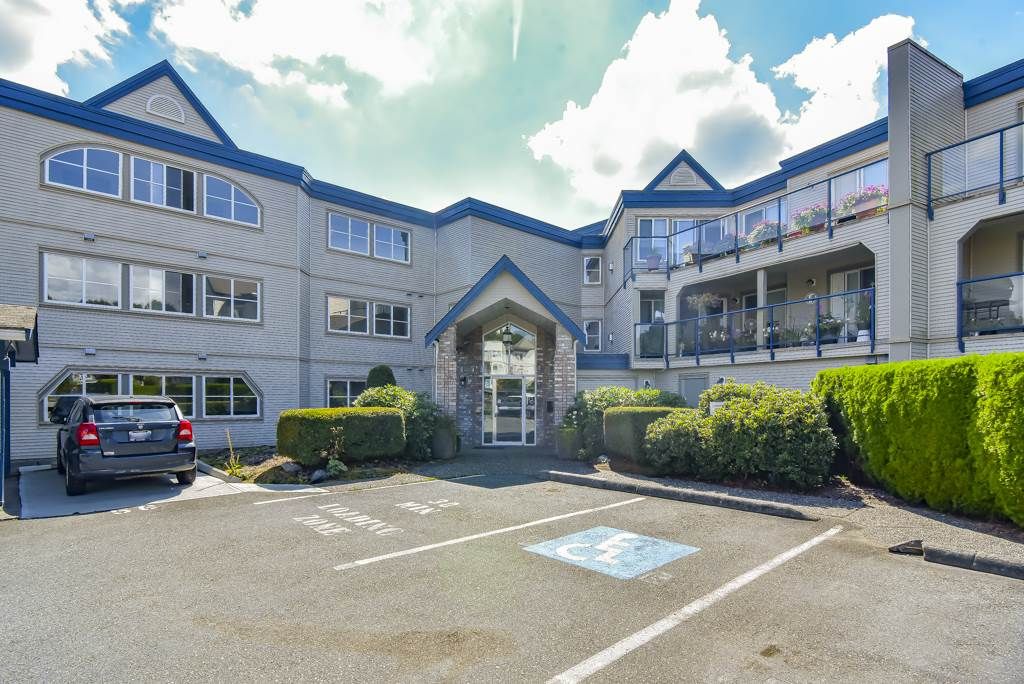 Main Photo: 305 45504 MCINTOSH Drive in Chilliwack: Chilliwack W Young-Well Condo for sale in "Vista View" : MLS®# R2490367
