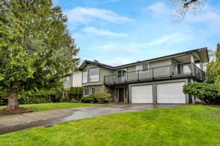 Photo 2: 4261 Thornhill Cres in Saanich: SE Lambrick Park House for sale (Saanich East)  : MLS®# 960593