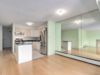 Photo 10: 307 2255 YORK Avenue in Vancouver: Kitsilano Condo for sale in "THE BEACH HOUSE" (Vancouver West)  : MLS®# R2881730