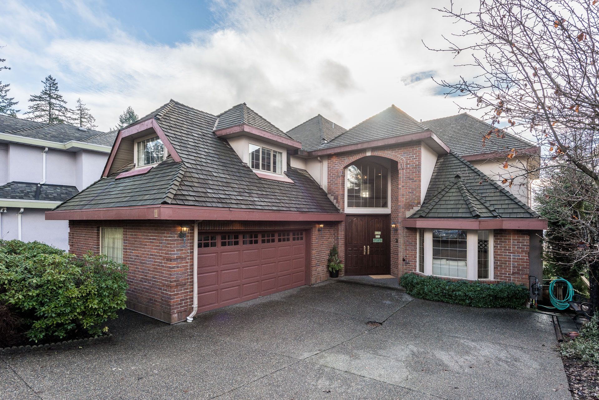 Main Photo: 11 GREENBRIAR PLACE in Port Moody: Heritage Mountain House for sale : MLS®# R2231164