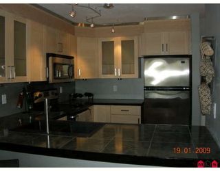 Photo 5: 103 1369 GEORGE Street: White Rock Condo for sale (South Surrey White Rock)  : MLS®# F2900966