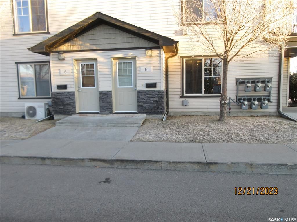 Main Photo: 5 5011 JAMES HILL Road in Regina: Harbour Landing Residential for sale : MLS®# SK955050