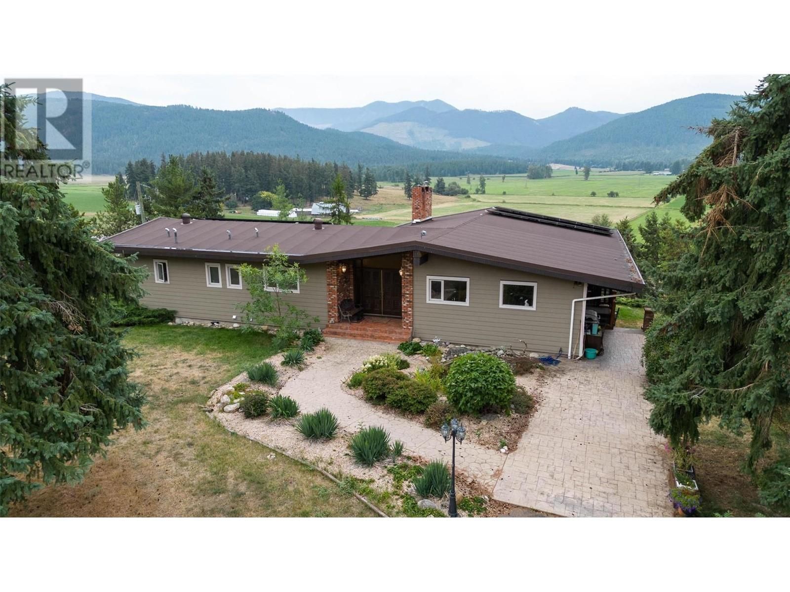 Main Photo: 2545 6 Highway E in Lumby: House for sale : MLS®# 10283978