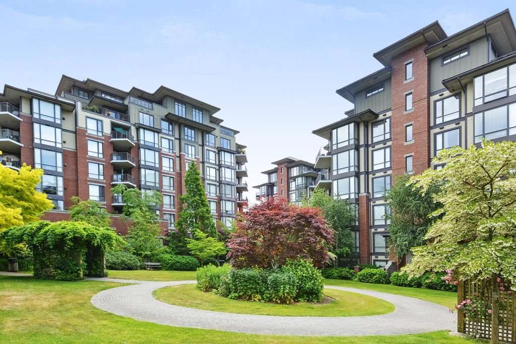 Photo 18: Photos: 104 1580 MARTIN Street: White Rock Condo for sale in "Sussex House" (South Surrey White Rock)  : MLS®# R2281192