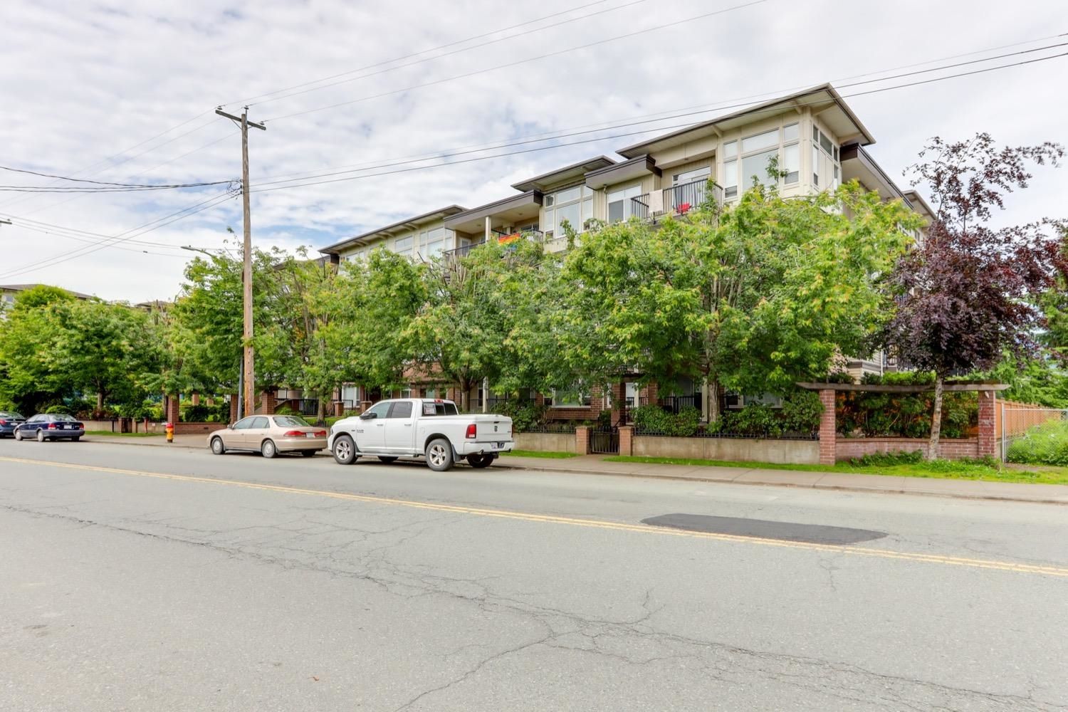 Main Photo: 102 46289 YALE Road in Chilliwack: Chilliwack Proper East Condo for sale in "NEWMARK" : MLS®# R2736858
