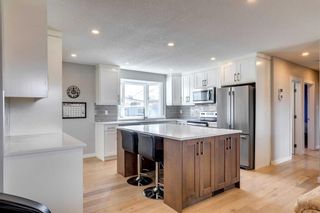 Photo 9: 9944 Warren Road SE in Calgary: Willow Park Detached for sale : MLS®# A2127534