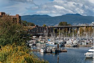 Photo 23: 405 1502 ISLAND PARK Walk in Vancouver: False Creek Condo for sale (Vancouver West)  : MLS®# R2824673