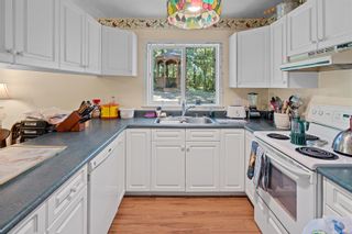 Photo 5: 8111 Mcphail Rd in Central Saanich: CS Inlet House for sale : MLS®# 910743