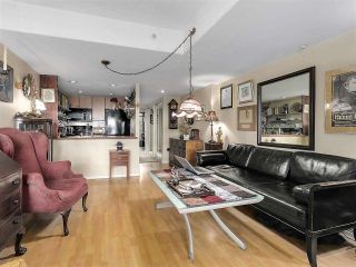 Photo 3: 920 910 BEACH Avenue in Vancouver: Yaletown Townhouse for sale (Vancouver West)  : MLS®# R2149914
