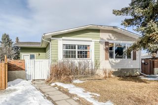 Photo 2: 532 Queensland Place SE in Calgary: Queensland Semi Detached for sale : MLS®# A1187085