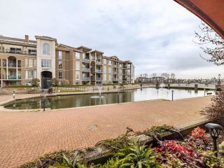 Photo 19: 103 6 RENAISSANCE SQUARE in New Westminster: Quay Condo for sale : MLS®# R2724963
