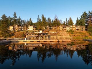 Photo 2: 21A 12849 LAGOON Road in Madeira Park: Pender Harbour Egmont Condo for sale (Sunshine Coast)  : MLS®# R2882986