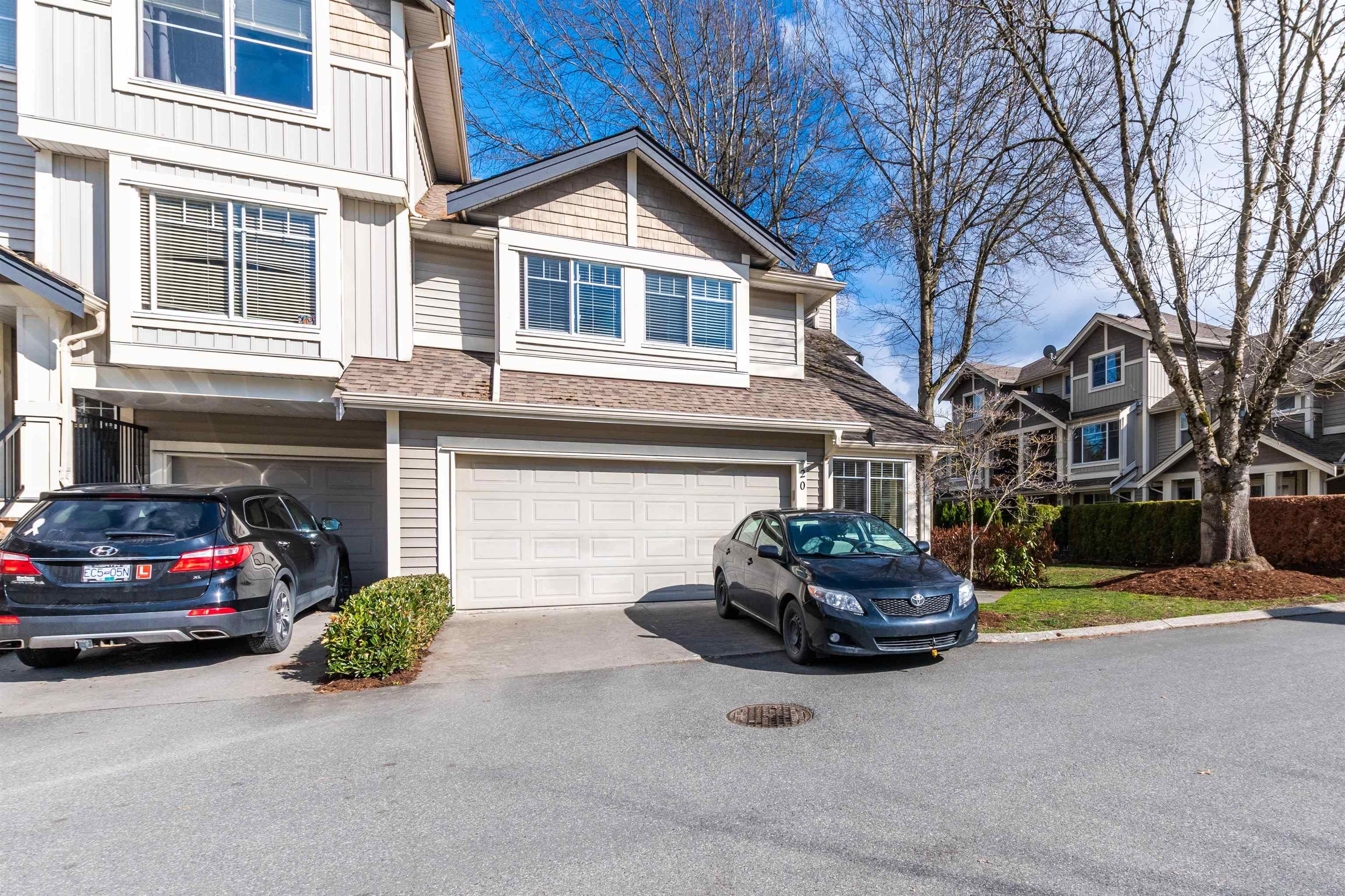 Main Photo: 20 45550 SHAWNIGAN Crescent in Chilliwack: Garrison Crossing Townhouse for sale in "Shawnigan Place" (Sardis)  : MLS®# R2763104