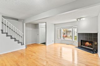 Photo 3: 111 Riverglen Park SE in Calgary: Riverbend Row/Townhouse for sale : MLS®# A2004049