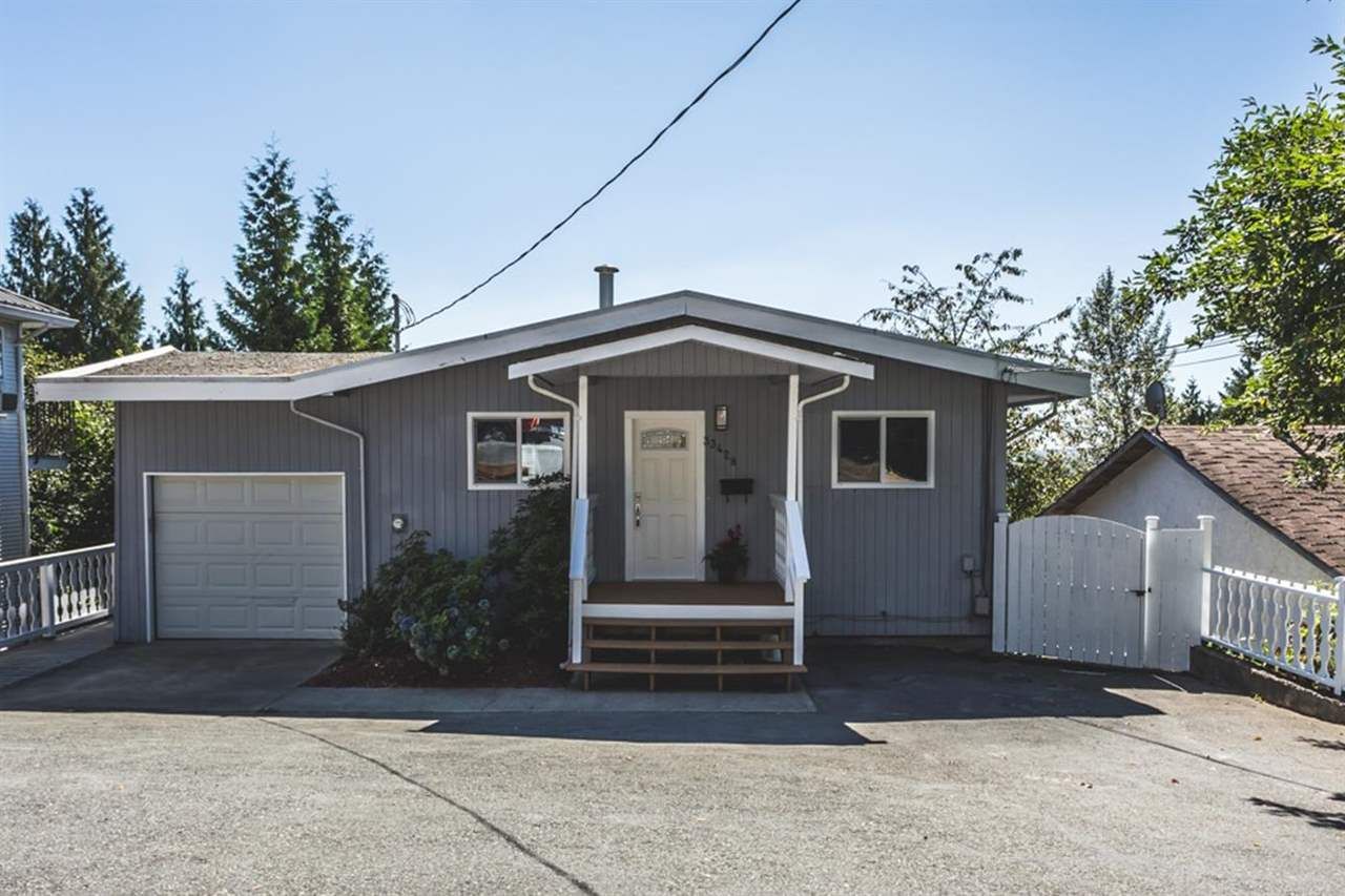 Main Photo: 33428 13TH Avenue in Mission: Mission BC House for sale : MLS®# R2201640