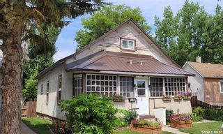 Photo 1: 444 Grandview Street West in Moose Jaw: Westmount/Elsom Residential for sale : MLS®# SK905555