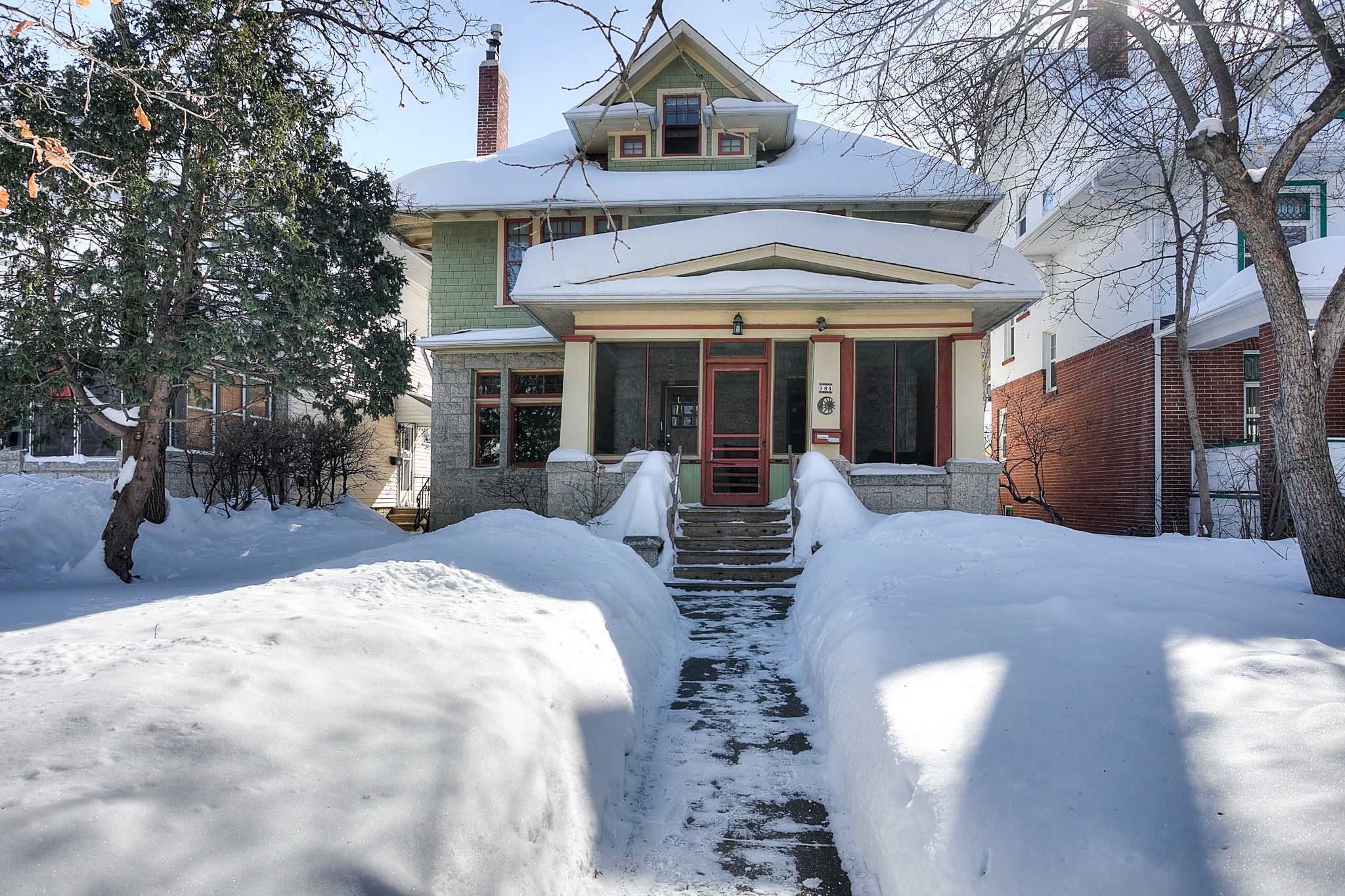 Main Photo: 984 Dorchester Avenue in Winnipeg: Crescentwood Single Family Detached for sale (1Bw)  : MLS®# 202204530