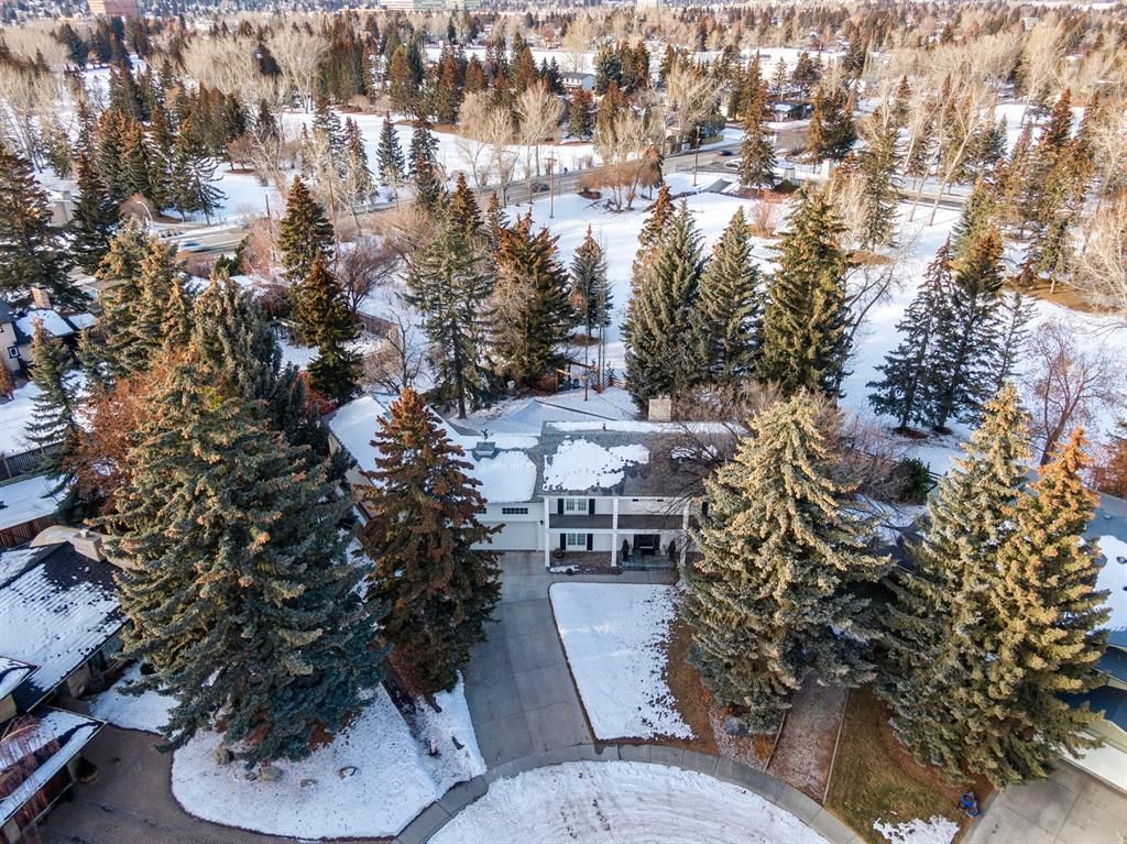 Aerial view of the pie-shaped lot backing onto the golf course and with a long driveway