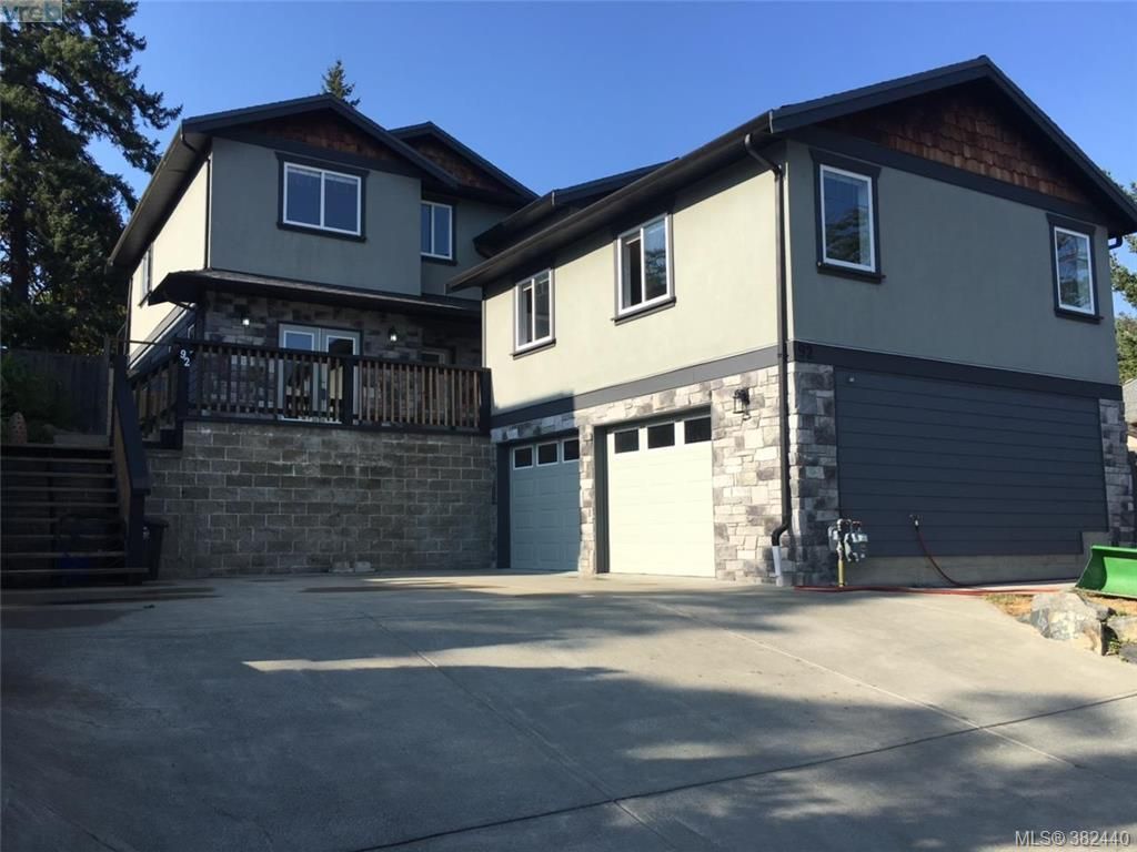 Main Photo: 92 Chilco Ridge Pl in VICTORIA: VR Six Mile House for sale (View Royal)  : MLS®# 768374