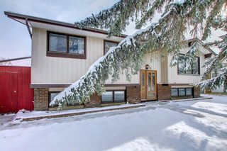 Photo 2: 56 Rundlefield Close NE in Calgary: Rundle Detached for sale : MLS®# A1184908