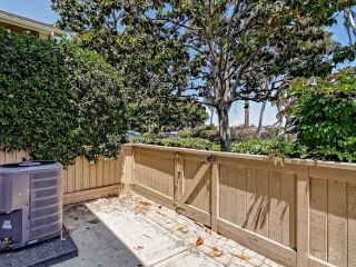 Photo 7: CARLSBAD WEST Townhouse for sale : 2 bedrooms : 6995 Carnation Dr in Carlsbad