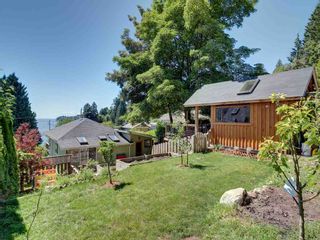 Photo 11: 458 CENTRAL Avenue in Gibsons: Gibsons & Area House for sale (Sunshine Coast)  : MLS®# R2389953