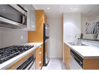 Photo 3: 1905 33 SMITHE Street in Vancouver: Yaletown Condo for sale in "Coopers Lookout" (Vancouver West)  : MLS®# V954984