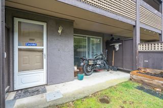 Photo 2: 1615 34909 OLD YALE Road in Abbotsford: Abbotsford East Townhouse for sale in "The Gardens" : MLS®# R2836441