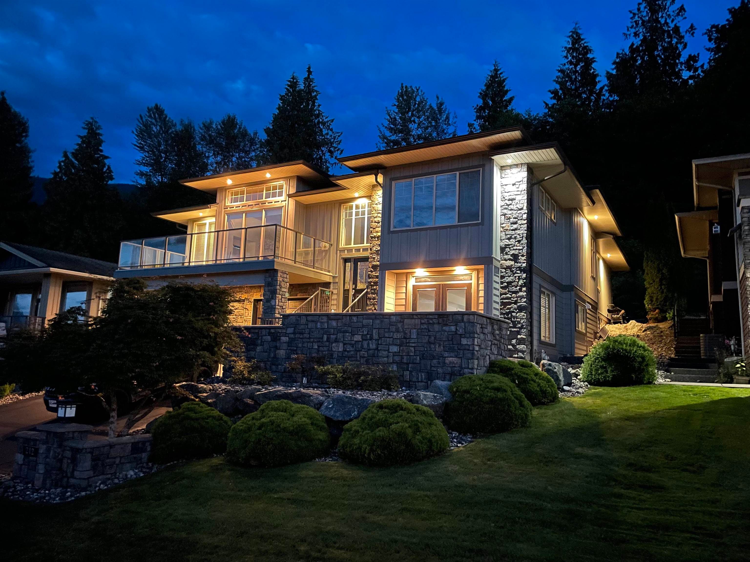 Main Photo: 212 51075 FALLS Court in Chilliwack: Eastern Hillsides House for sale : MLS®# R2724765