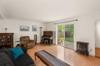 Photo 2: 1 7675 East Saanich Rd in Central Saanich: CS Saanichton Row/Townhouse for sale : MLS®# 901260