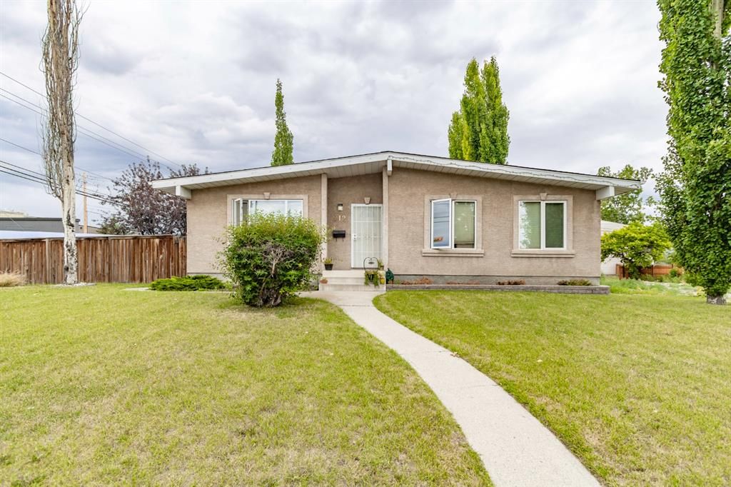 Main Photo: 212 99 Avenue SE in Calgary: Willow Park Detached for sale : MLS®# A1253161
