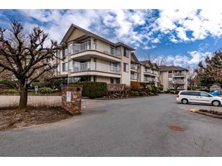 Photo 2: 303 33401 MAYFAIR Avenue in Abbotsford: Central Abbotsford Condo for sale in "Mayfair Gardens" : MLS®# R2631054