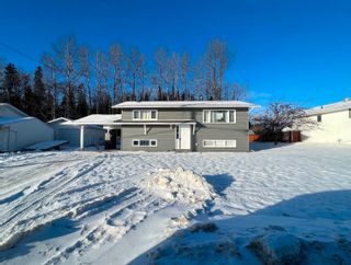 Photo 1: 103 CRYSDALE Drive in Mackenzie: Mackenzie -Town House for sale : MLS®# R2741351