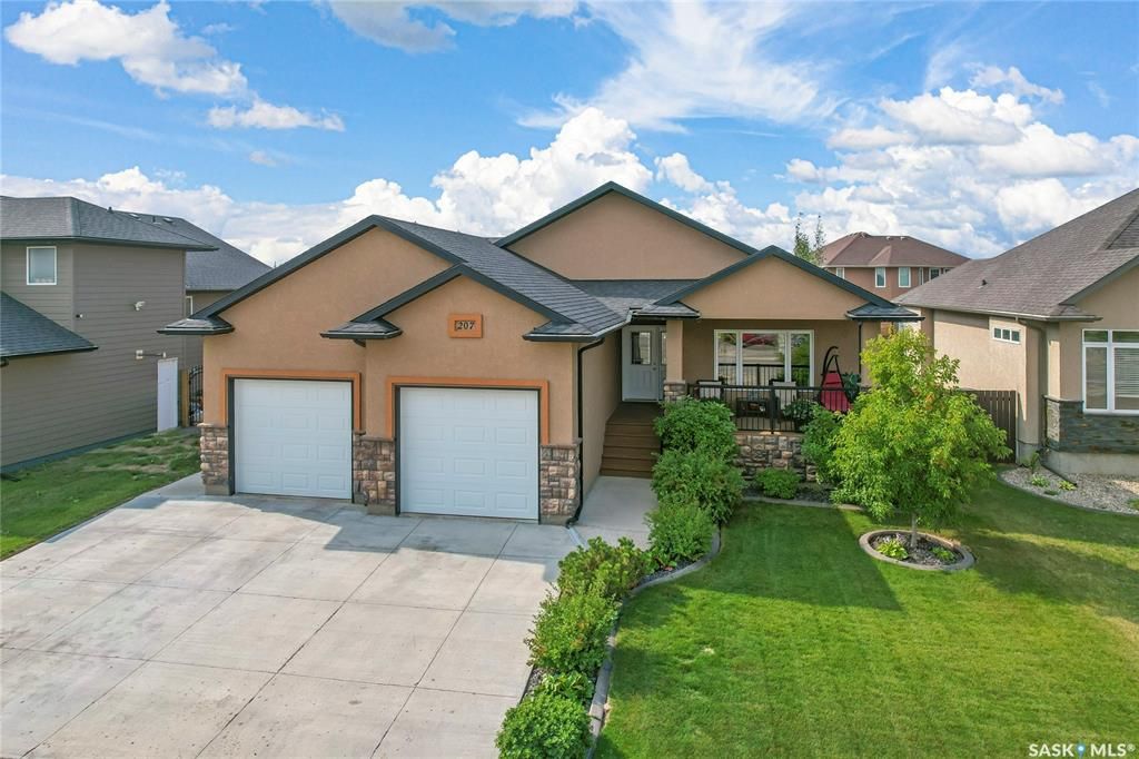 Main Photo: 207 Clubhouse Boulevard in Warman: Residential for sale : MLS®# SK938696