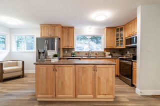 Photo 11: 665 FORESTHILL Place in Port Moody: North Shore Pt Moody House for sale : MLS®# R2871539