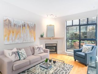 Photo 3: 107 2688 VINE Street in Vancouver: Kitsilano Townhouse for sale in "THE TREO" (Vancouver West)  : MLS®# R2406674