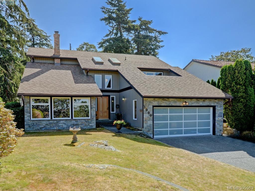 Main Photo: 1000 HIGHROCK Ave in VICTORIA: Es Rockheights House for sale (Esquimalt)  : MLS®# 793140