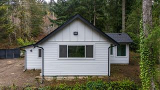 Photo 1: 1994 Gillespie Rd in Sooke: Sk 17 Mile House for sale : MLS®# 963215