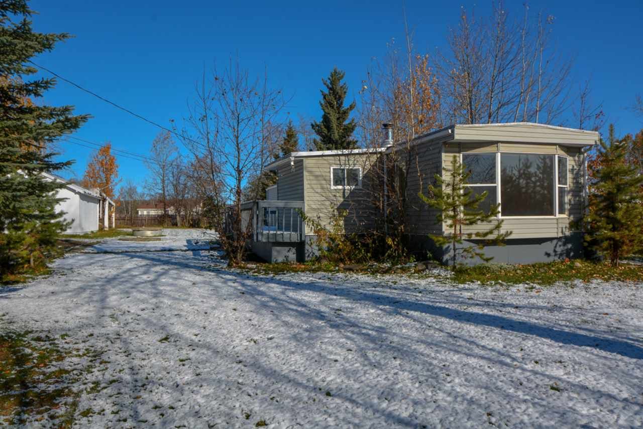 Main Photo: 10928 POPLAR Avenue in Fort St. John: Fort St. John - Rural W 100th Manufactured Home for sale in "CLAIRMONT SUBDIVISION" (Fort St. John (Zone 60))  : MLS®# R2412337