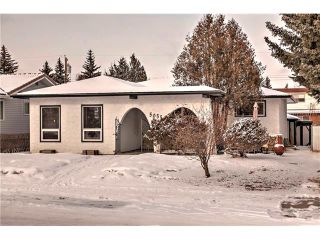 Photo 1: 5055 VANTAGE Crescent NW in Calgary: Varsity House for sale : MLS®# C4103507
